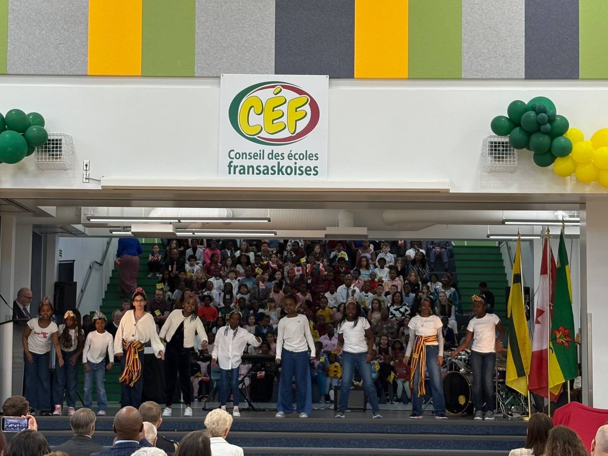 Spectacle.jpg (321 KB)